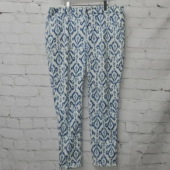 Chico’s So Slimming Stretch Blue and White Ikat Patterned Jeans Size 2.5 - Picture 1 of 16